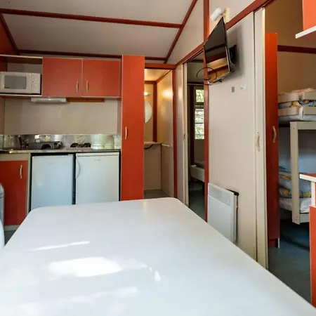 Kemp 25m² Avec Terrasse Pour 5 Personnes - Api-1-52-349 *