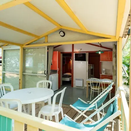 Kemp 25m² Avec Terrasse Pour 5 Personnes - Api-1-52-349
